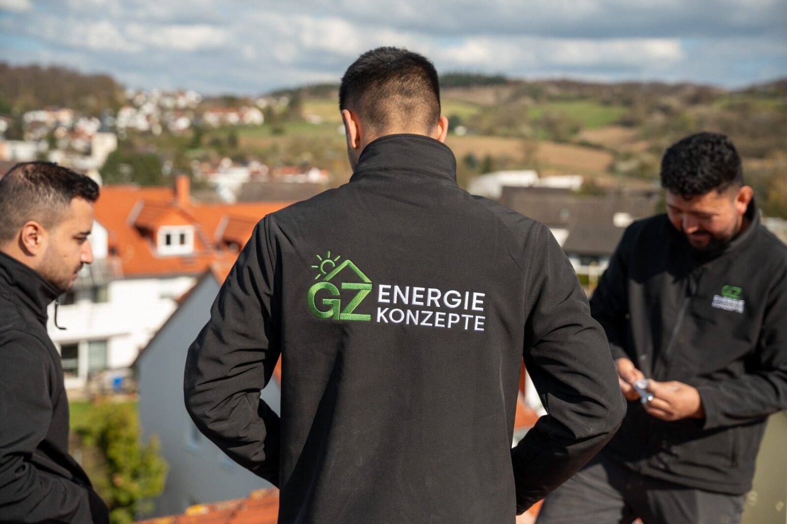 Team von GZ Energiekonzepte auf einer Baustelle im Taunus